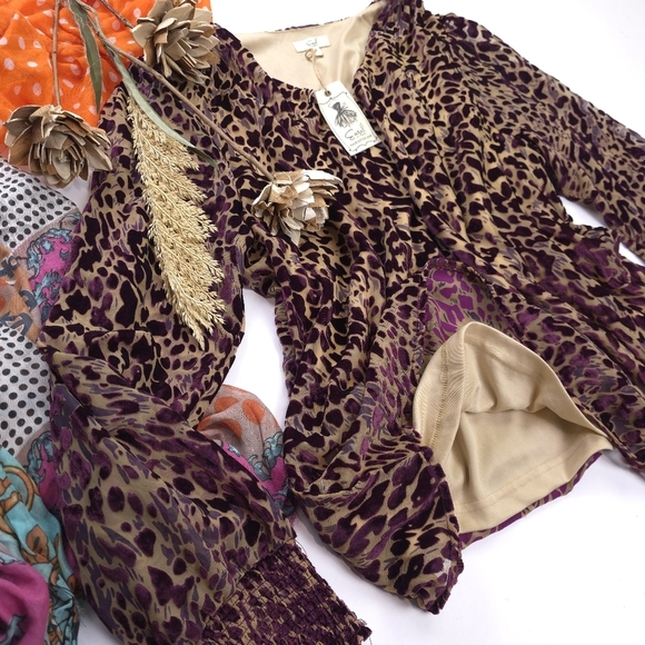 New Easel Purple Cream Leopard Print Sheer Textured Lined Womens Top Sz 1X - Picture 1 of 9